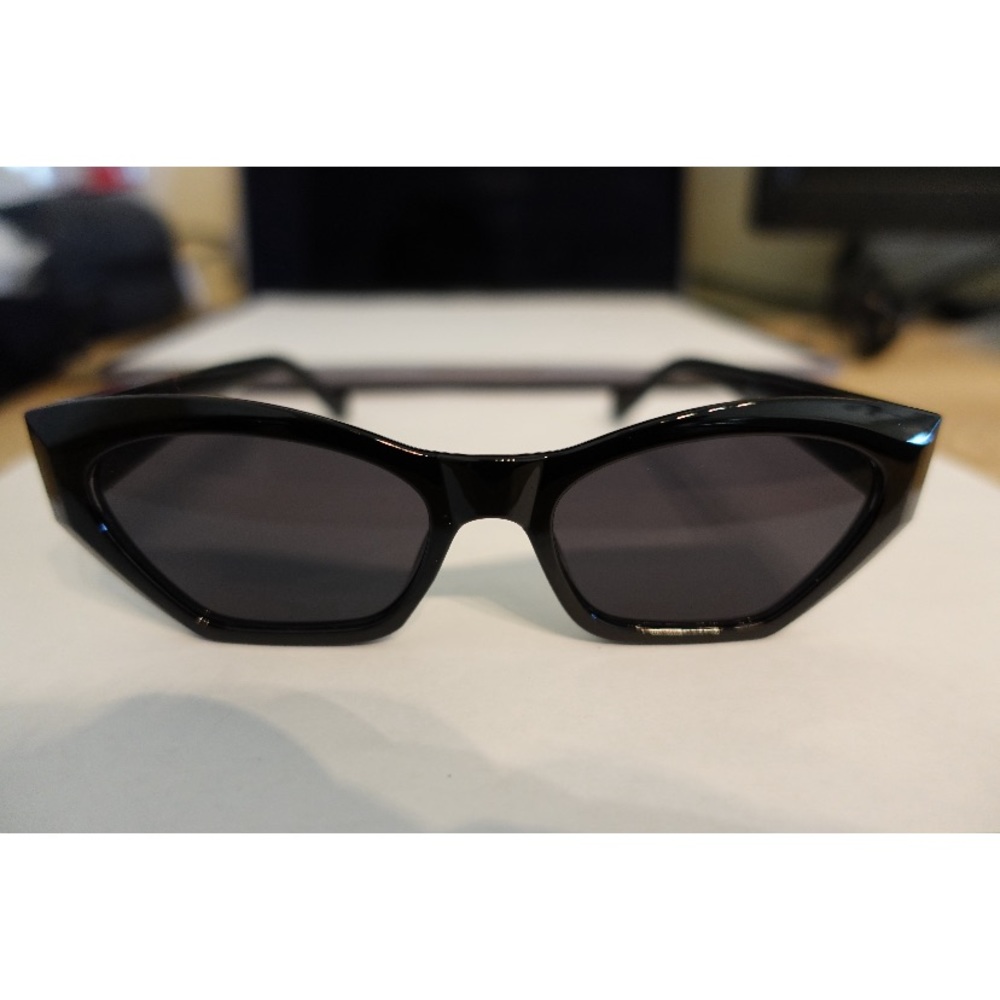 “Katt” style sunglasses